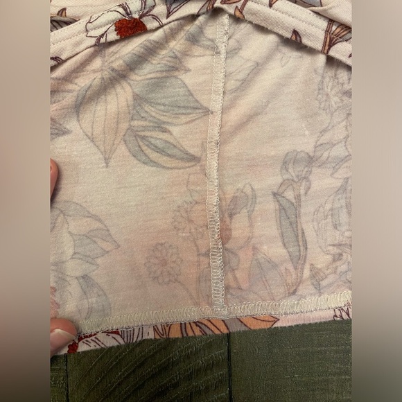 Free People keepin’ on floral top - Picture 9 of 15